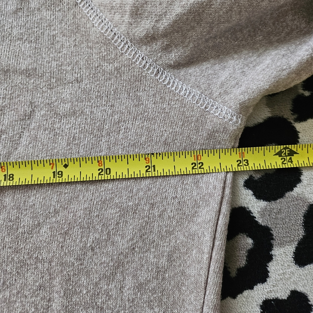 Universal Studios Hello Kitty Tan Pull Over Long … - image 4